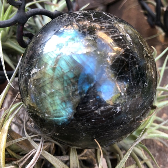 Large labradorite sphere pretty flashes - Picture 3 of 6